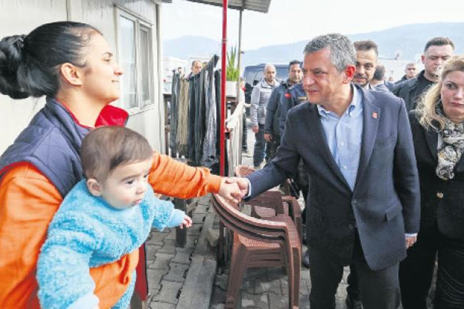 Deprem Bölgesinde Siyasetsiz Yardım Seferberliği: Gerçekler ve Rakamlar