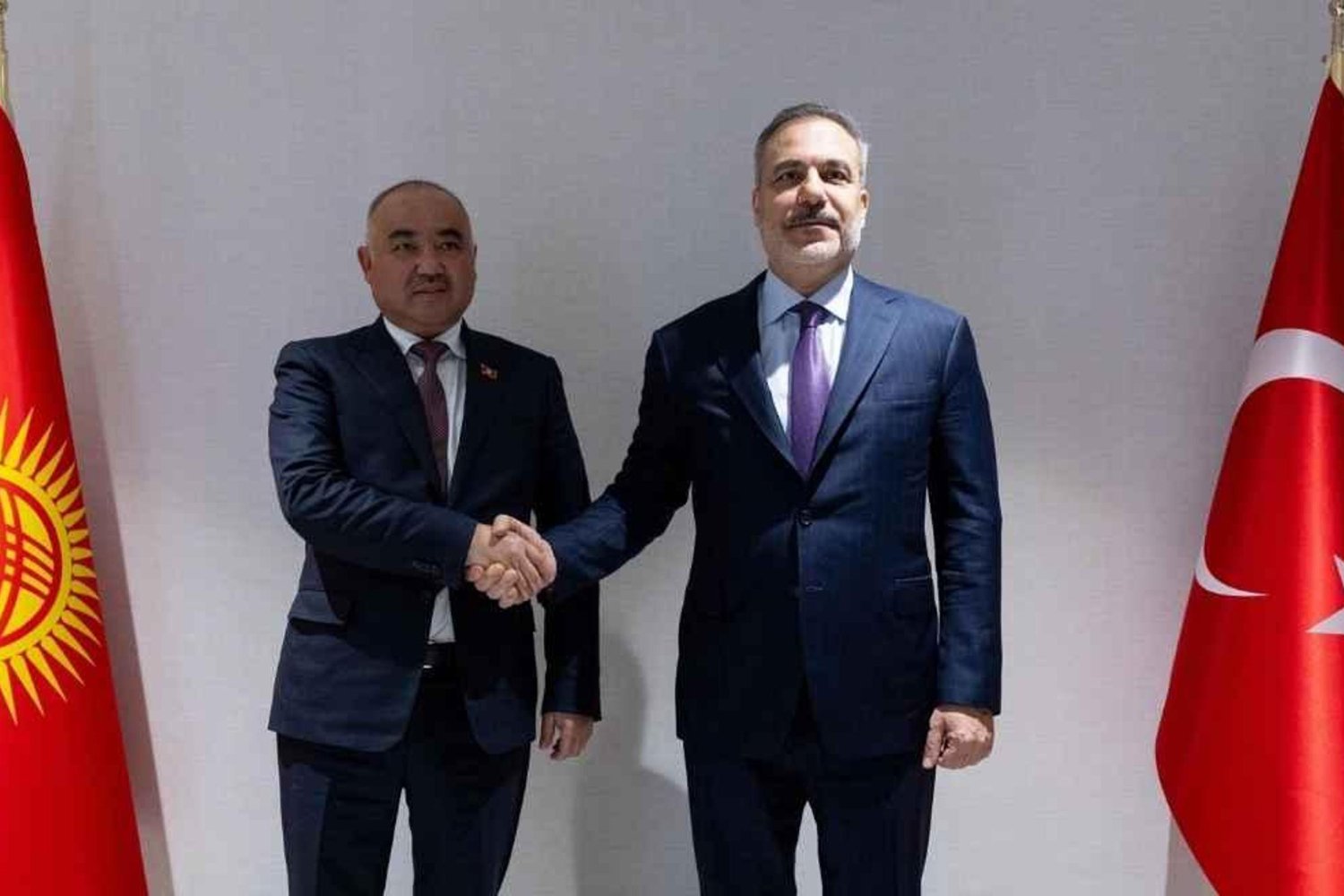 Diplomatik Zirvede Bakan Fidan ile Turgunbek uulu Sıcak Görüşme