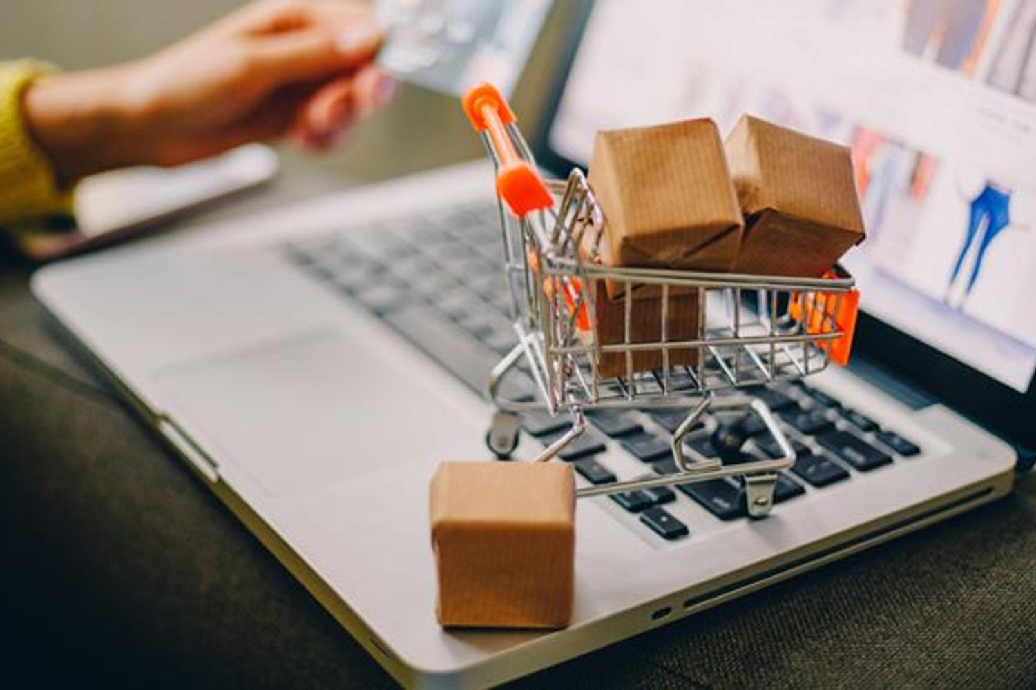 E-ticaret 2025'te 5 Trilyon Lirayla Rekor Kıracak: Sürdürülebilir Büyüme ve İade Yönetimi