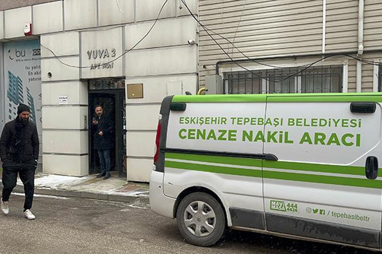 İzmir'de Şoke Eden Olay: Eşini Ölüme Terk Edip 7. Kattaki Evden Atladı