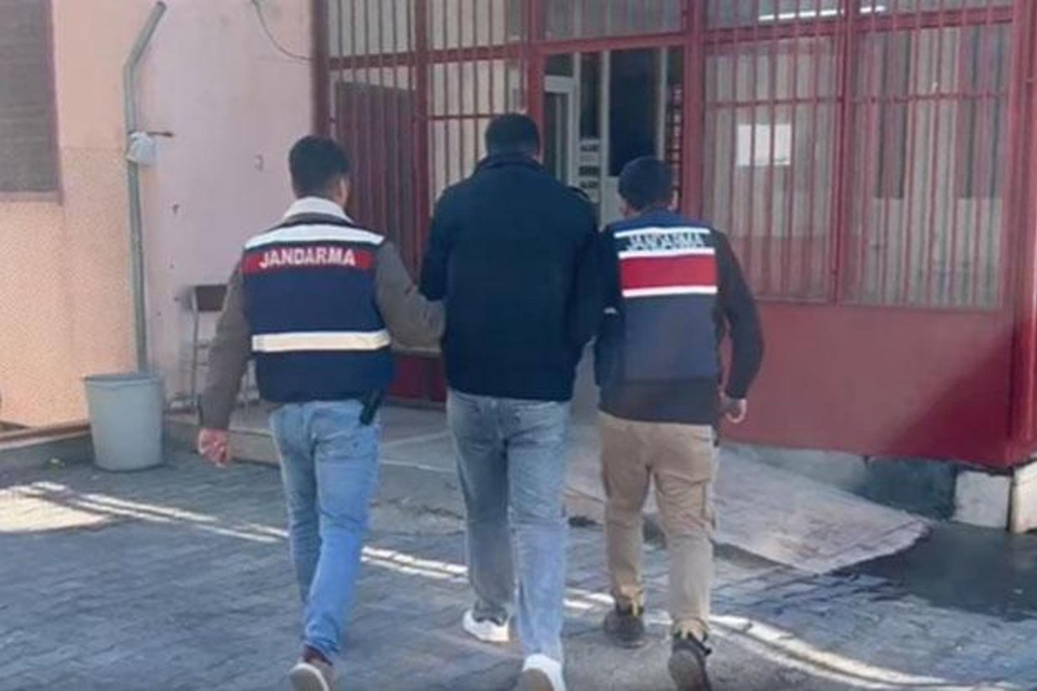 FETÖ'ye Darbe: 63 Şüpheli Yakalandı - Operasyonlar Büyüyor