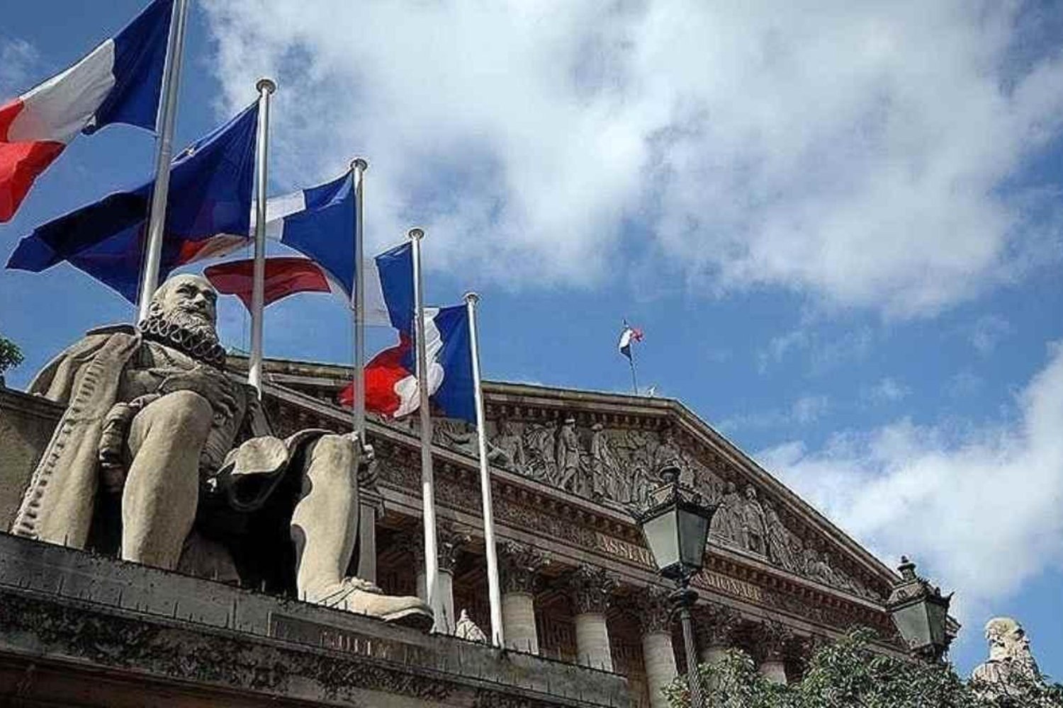 Fransa Genelkurmay Başkanı Uyarıyor: Baltık ve Akdeniz'de Savaş Rüzgarları Esiyor