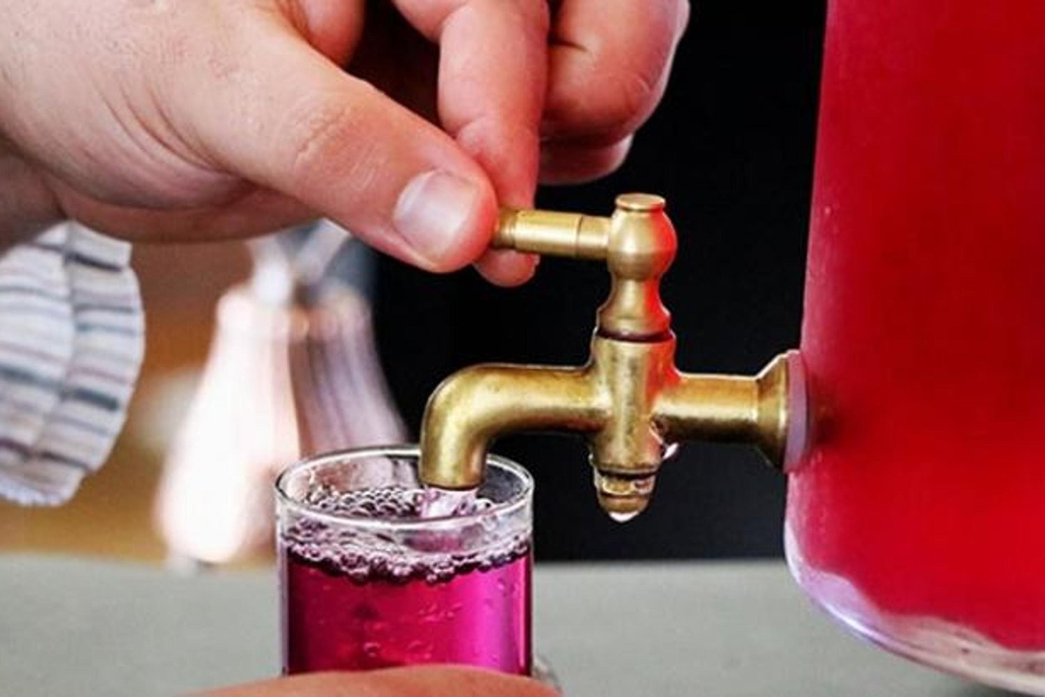 Gelibolu'da Ramazan Boyunca Geleneksel Şerbet İkramı büyük ilgi görüyor