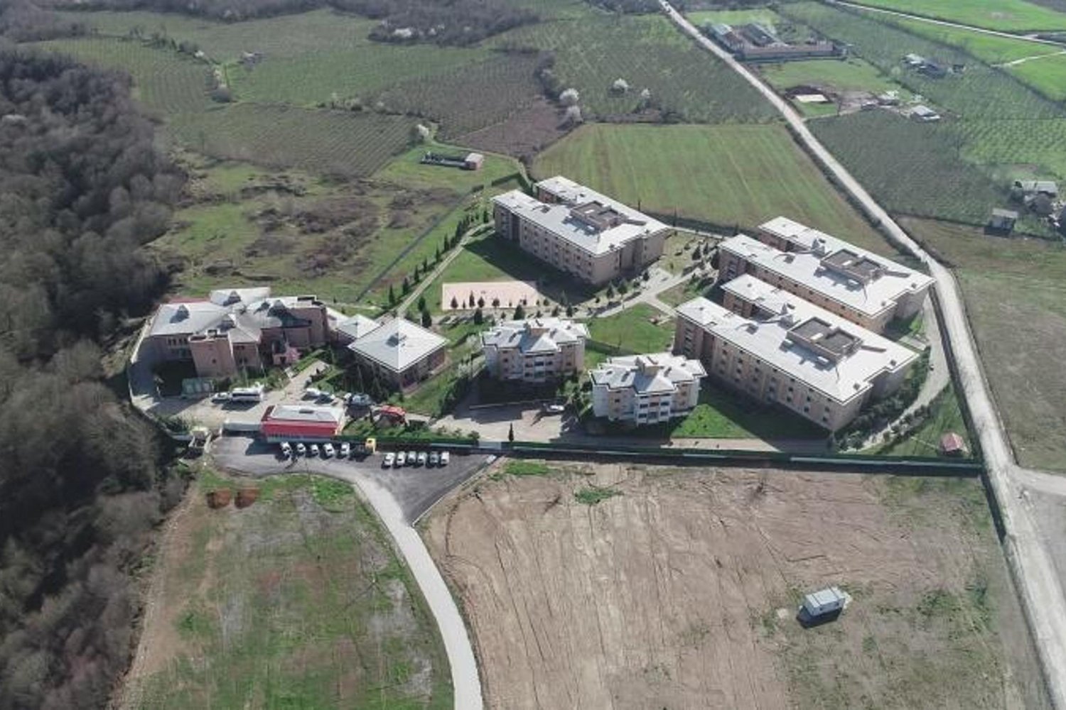 Sakarya Hendek'te Cezaevi Yangını: 19 Hükümlü Dumandan Etkiledi!