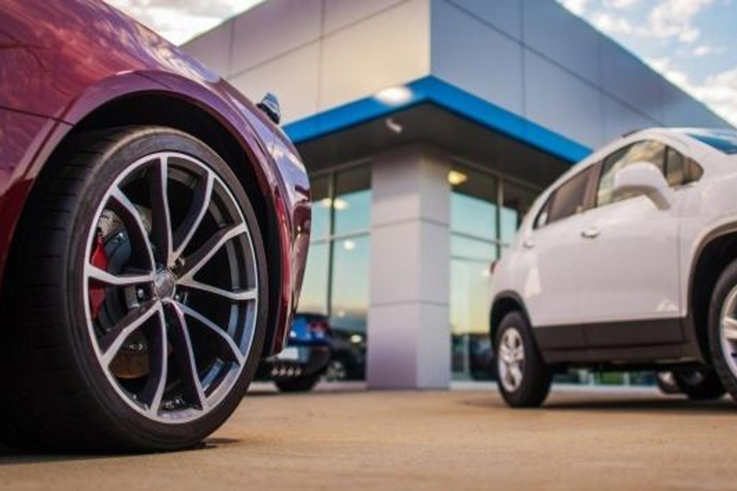 İkinci El Araç Piyasasında Fiyat Düşüşleri Devam Ediyor: Güncel Rakamlar ve Trendler