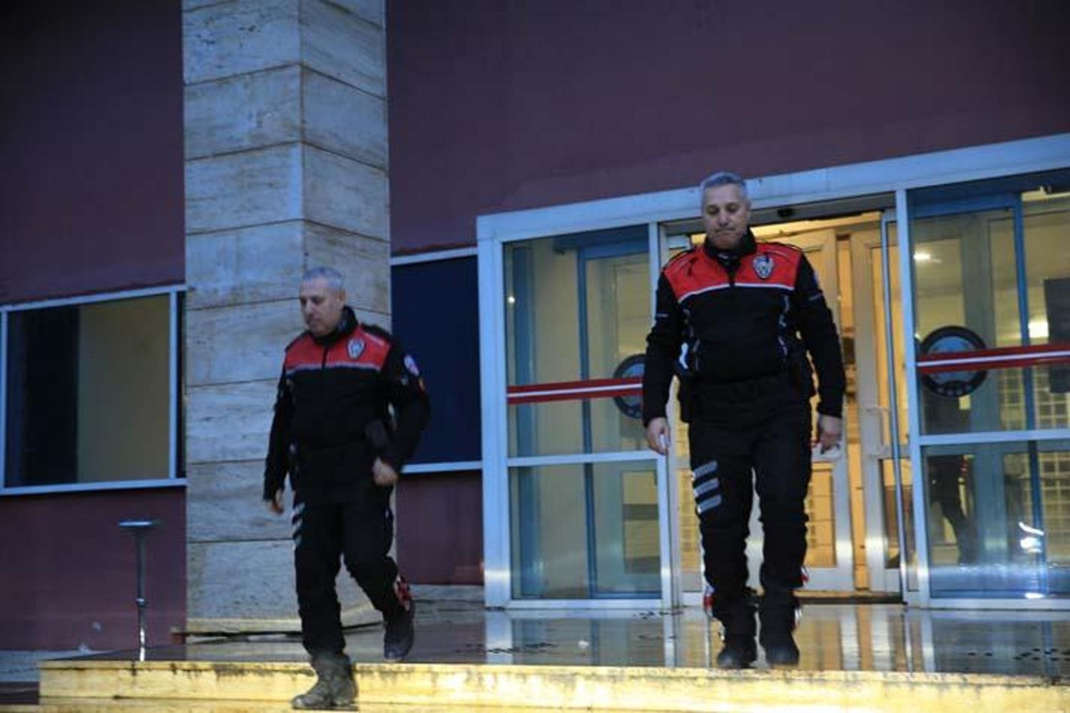 Manisa'da İkiz Polisler 32 Yılın Ardından Veda Etti