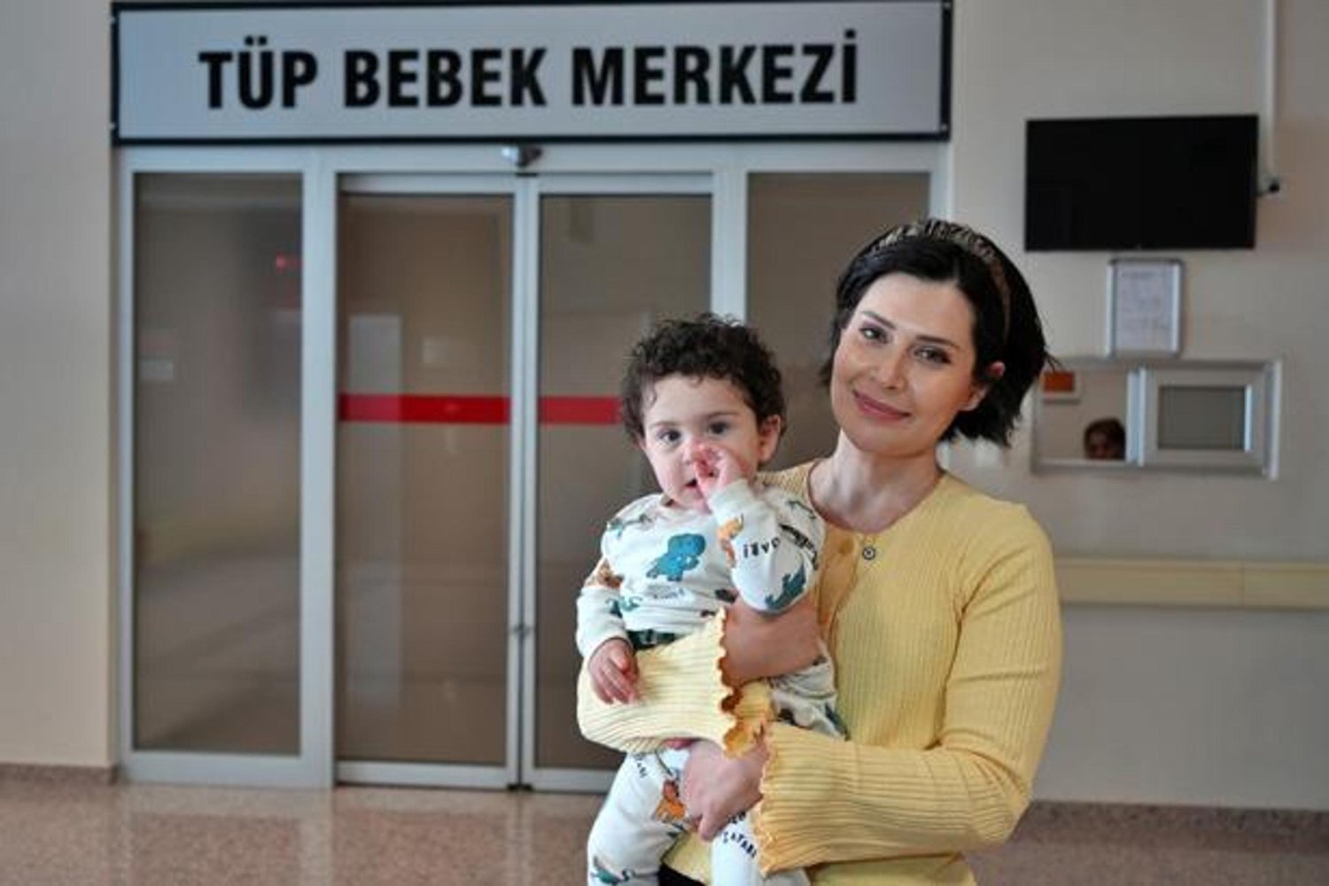 Meme Kanseri ile Mücadele Eden Genç Annenin Umut Dolu Cerrahi ve Üreme Hikayesi