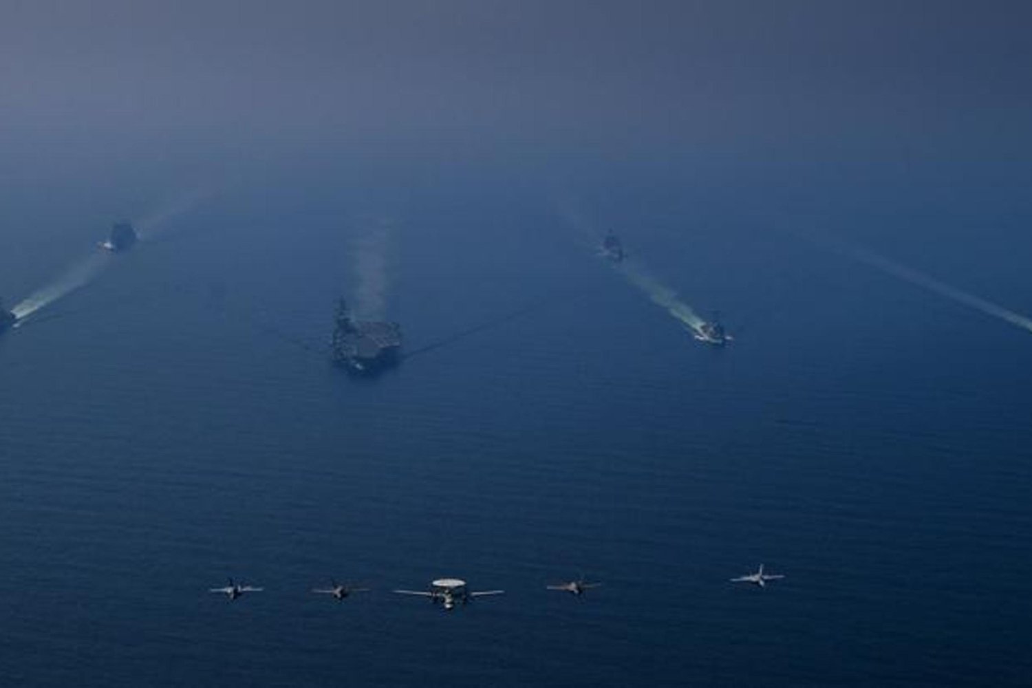 ABD-İran Görüşmeleri Sonrası Umman Denizinde Güç Gösterisi!