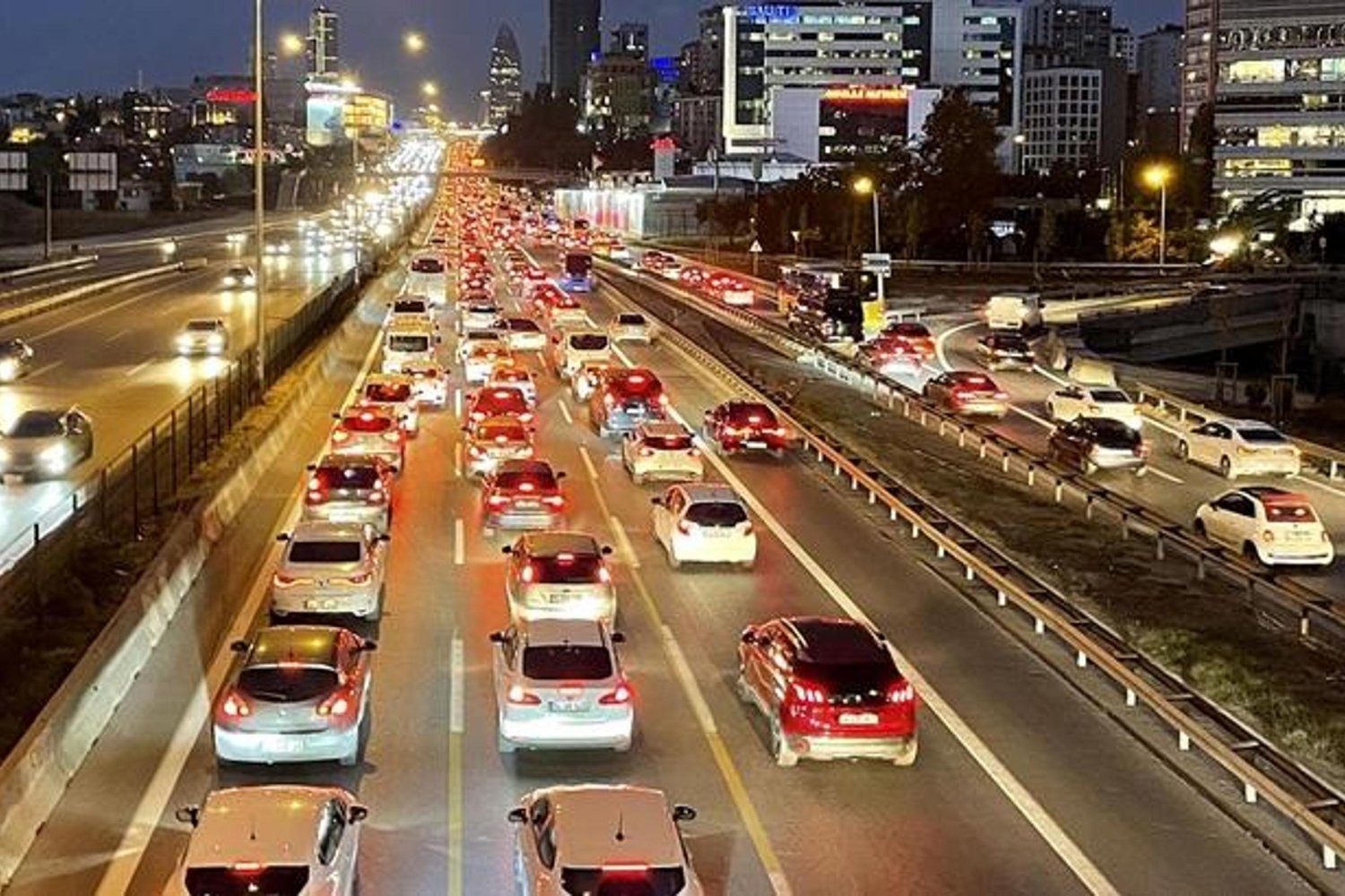 İstanbul Trafik Yoğunluğu Haberleri: Akşam Saatlerinde Ciddi Yoğunluk Var