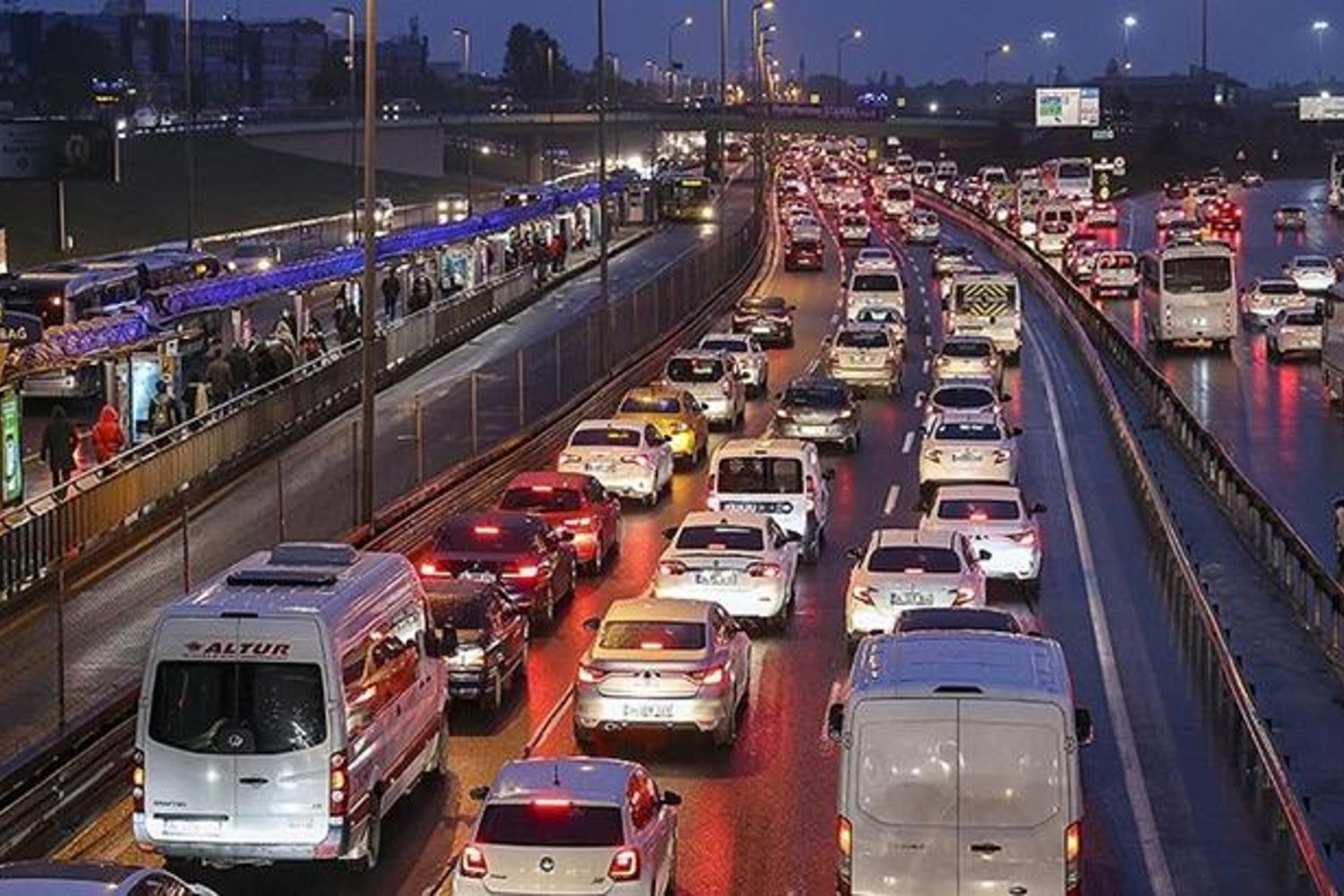 İstanbul Trafik Durumu Ünlülerin Güncel Çekilmesine Engel Oldu!