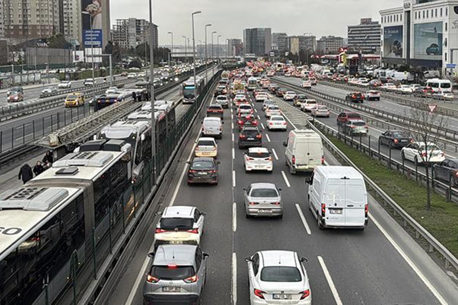 İstanbul'da Trafik Yoğunluğu ve Yoğun Yol Çalışmaları Daha da Artıyor!