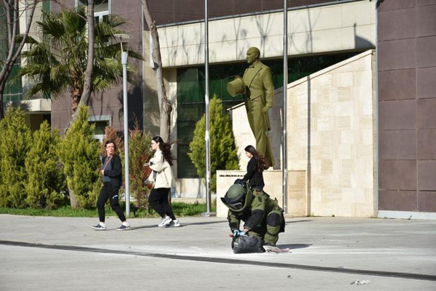 İzmir'de Bomba İhbar Tatbikatı Kazasız Bitti!