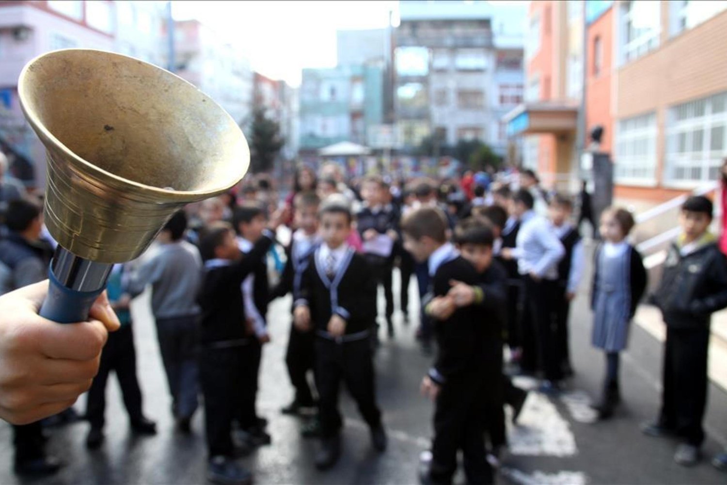 KDK'den Okul Zili Sorunu Çözümü: Tatil Günlerinde Gürültü Azaldı