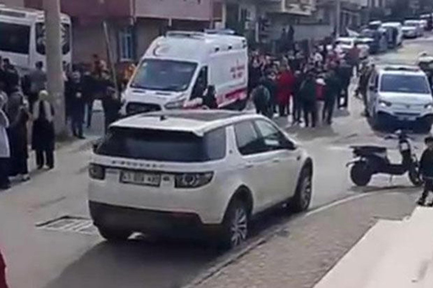 Gebze'de Servis Kazası: İlkokul Öğrencisi Hayatını Kaybetti