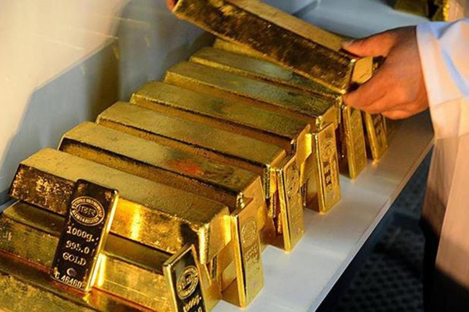 Altın ve Gümüşte Yüksek Seviyeler: Küresel Ekonomik Belirsizlikler Altında Rekor Kırıyor