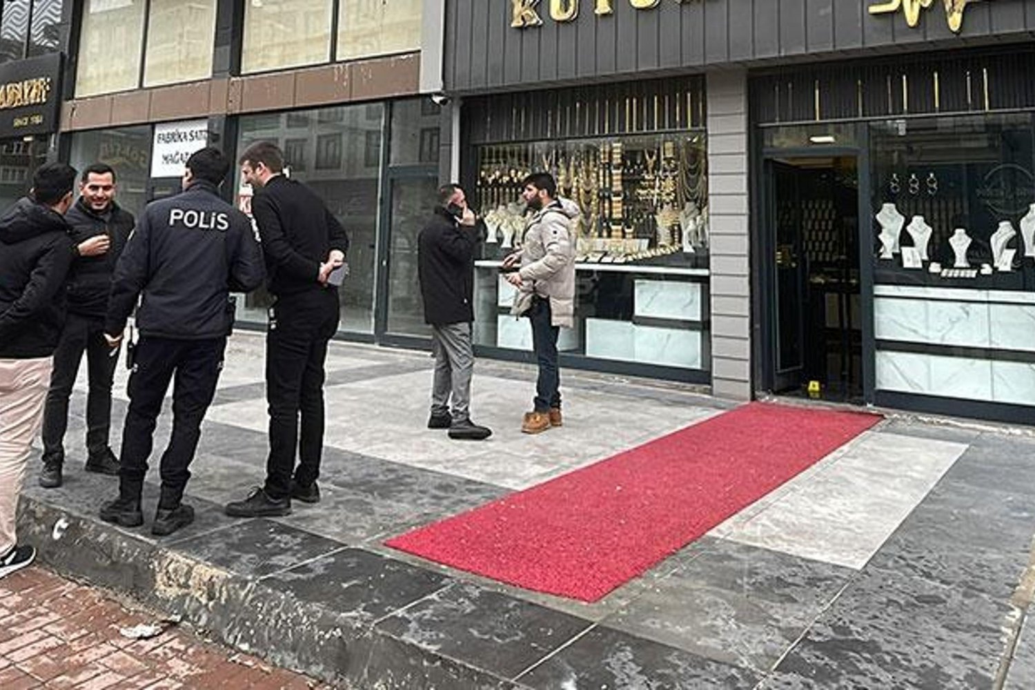 Şanlıurfa'da Kuyumcu Soygunu: Polis Yaraladı, Şüpheliler Yakalandı