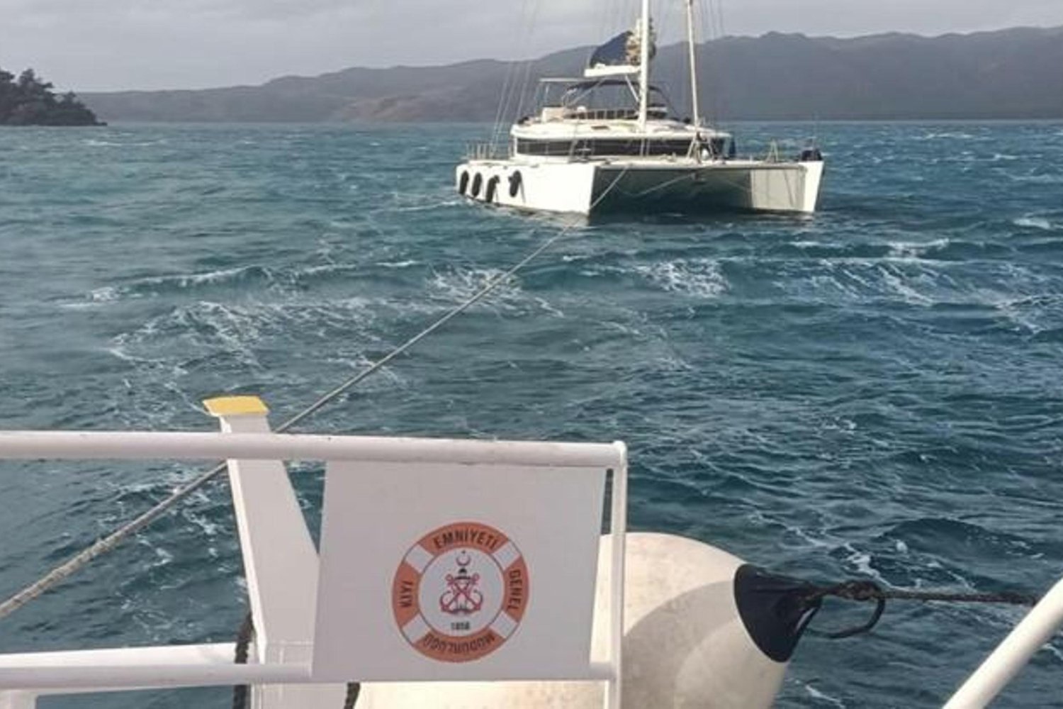 Marmaris'te Tekne Sorunu: Yardım Ekipleri Bölgeye Sevk Edildi