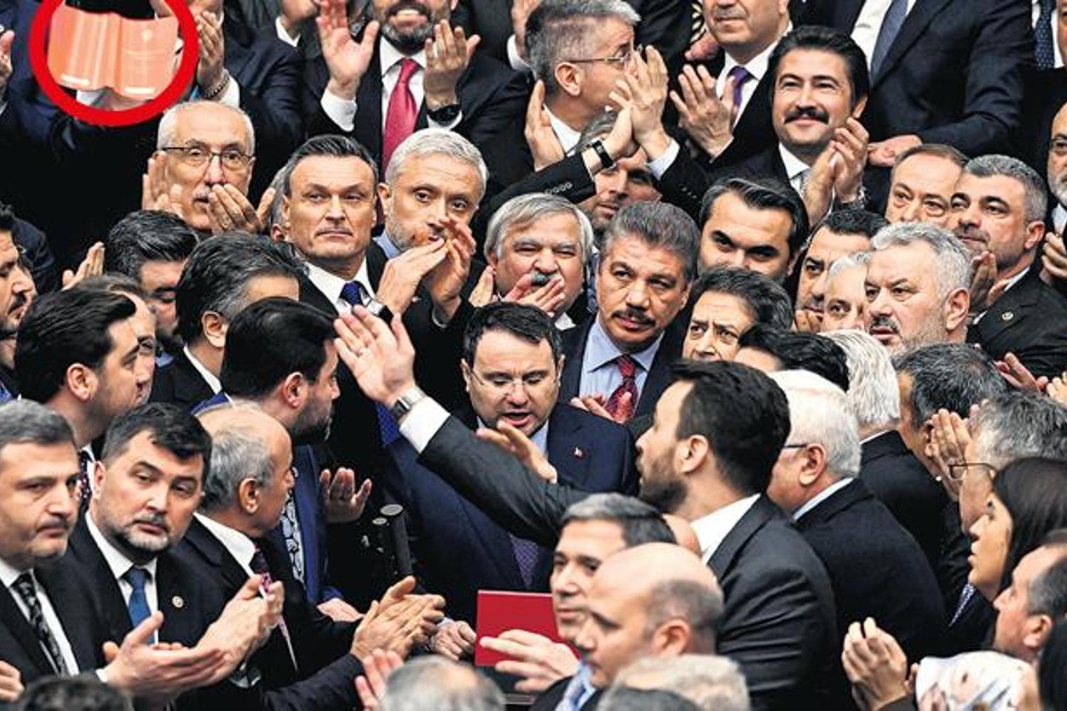 TBMM'de Gerilim ve Yumruklu Kavga: Gürlek ve Çiftçi Görevde, Tartışma Sürüyor