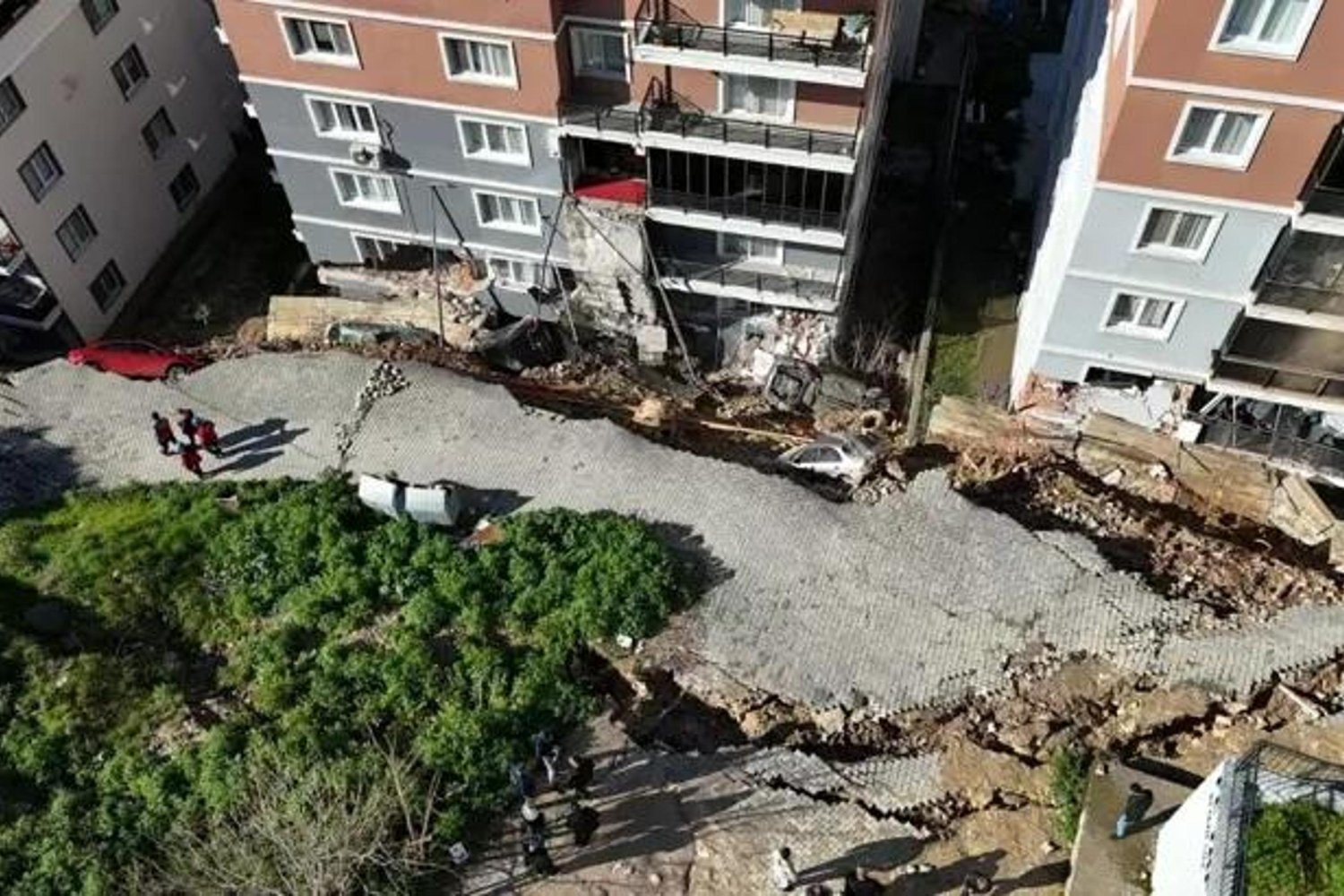 İzmir Menemen'deki Çöken İstinat Duvarı: Çözüm İçin 522 Bin Lira Gerekli