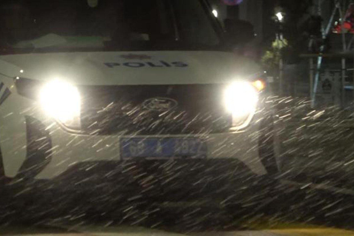 Aksaray'da Güneşli Günler Bir Gecede Karla Buluştu: Şehir Merkezi Kar Altında