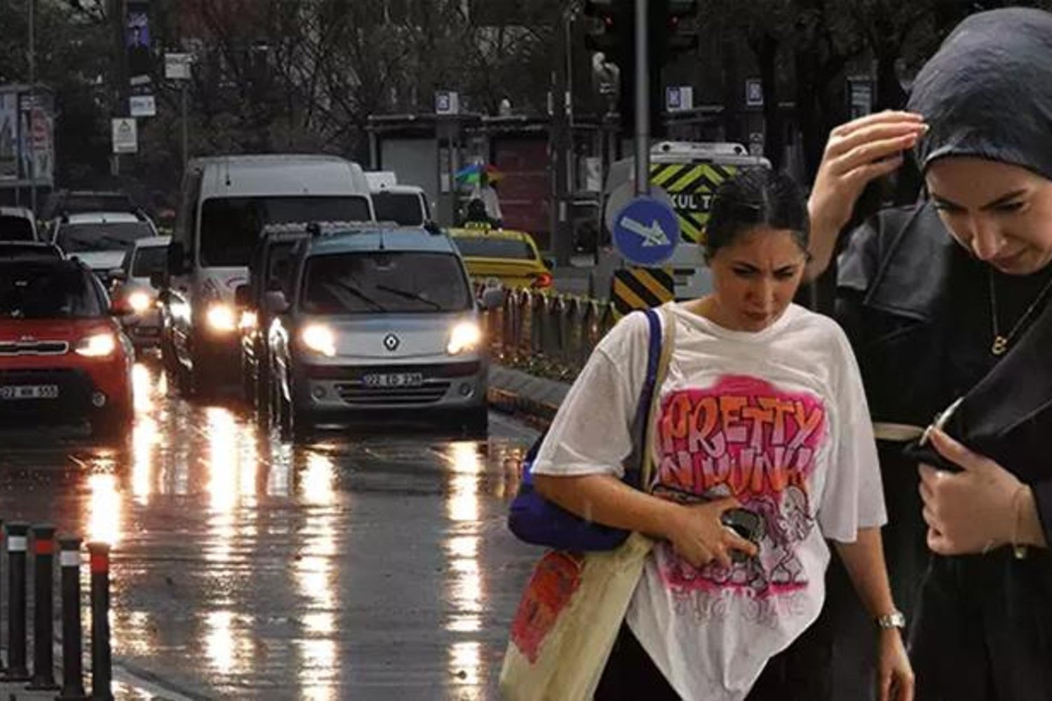 İstanbul'da Sağanak Etkili Oluyor: Kuzey Kesimlerde Şiddetli Yağış Uyarısı