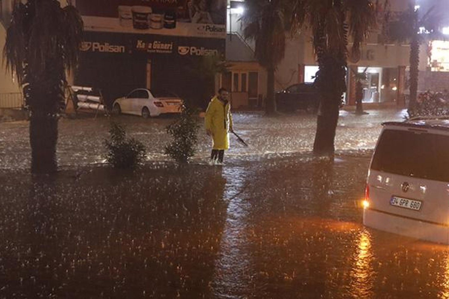 Muğla'da Sağanak Etkili Oldu: Sel ve Su Baskınları Yaşandı