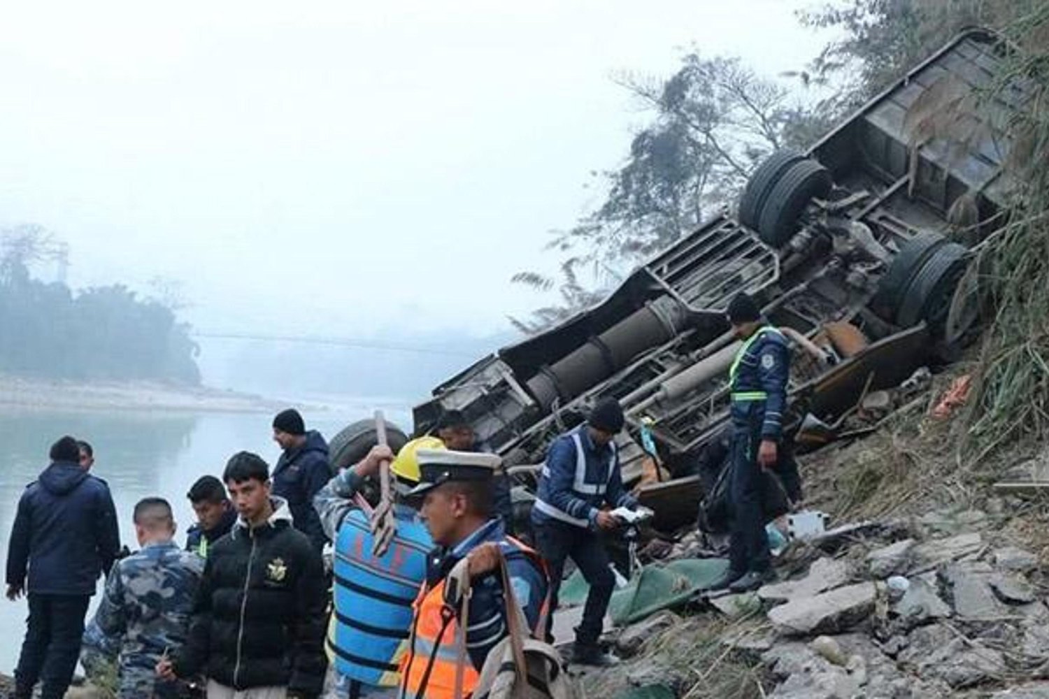 Nepal'de Otobüs Kazası: 17 Ölü, 20 Yaralı