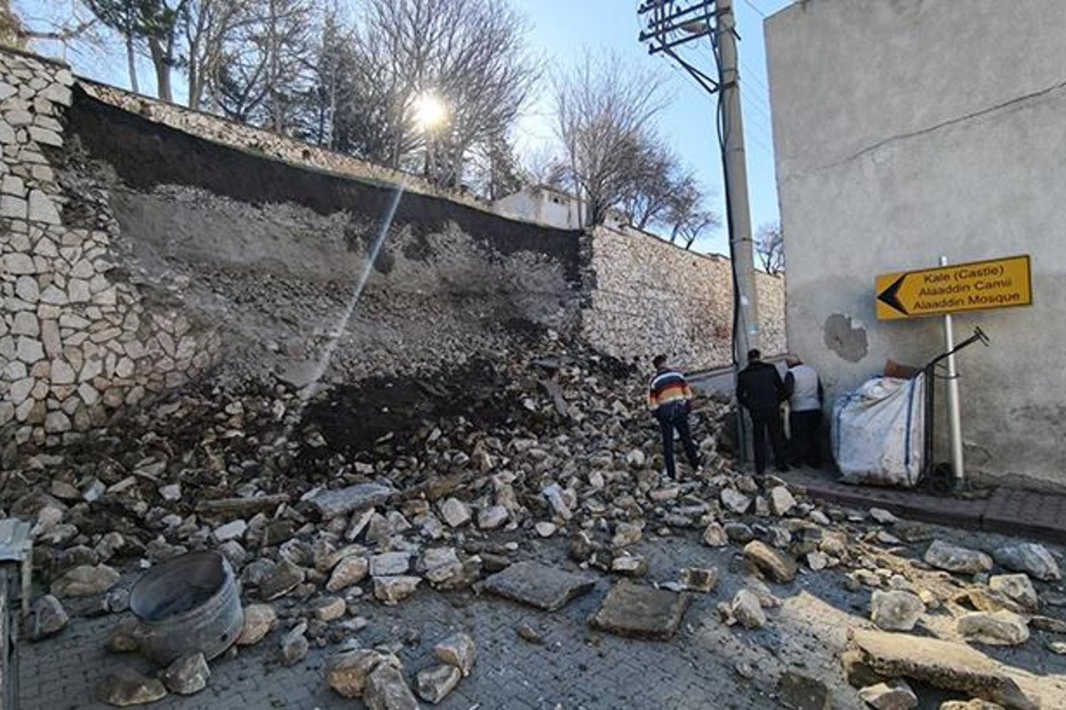 Niğde Kalesi'nde Göçük: Güvenlik Önlemleri Alındı