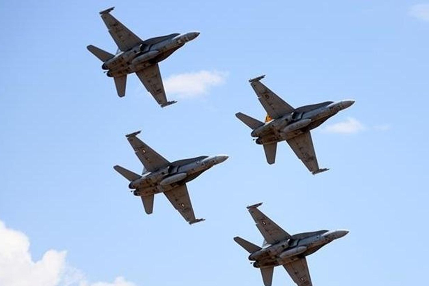 ABD Askeri Yığınak ve Tahliyelerle İran Gerilimini Tırmandırıyor