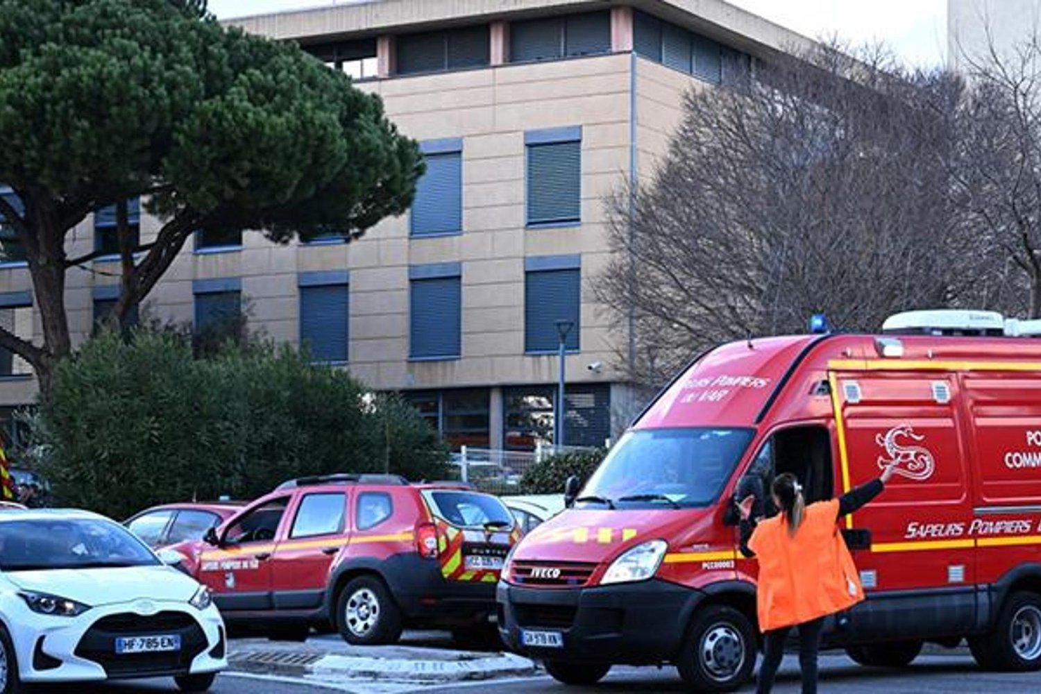 Fransa'da Saplantı Neden Oldu? 14 Yaşındaki Öğrenciden Resim Öğretmenine Saldırı!