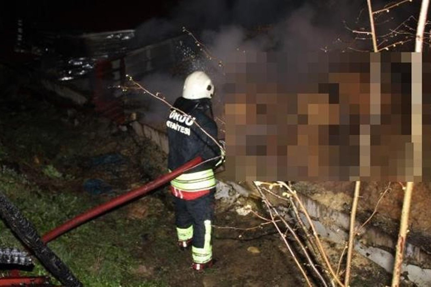 Ordu Ünye’de Ahır Yangını 27 Büyükbaş Hayvanını Telef Etti