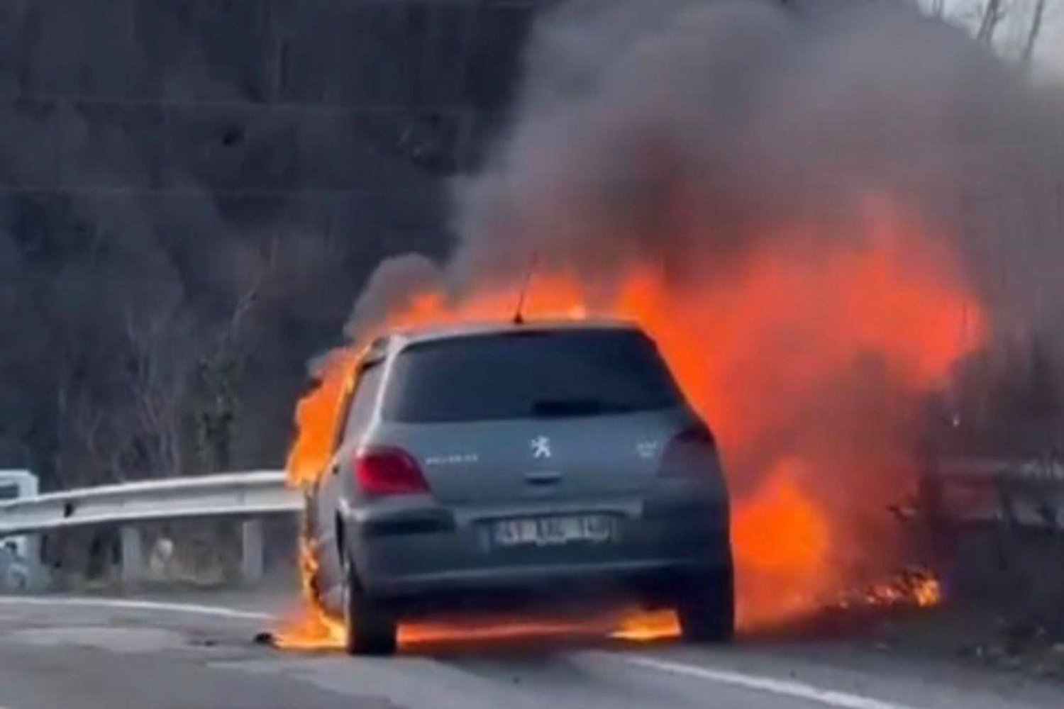 Fatsa-Korgan Yolunda Otomobil Alev Alıp Yandı: Detaylar Gündemde