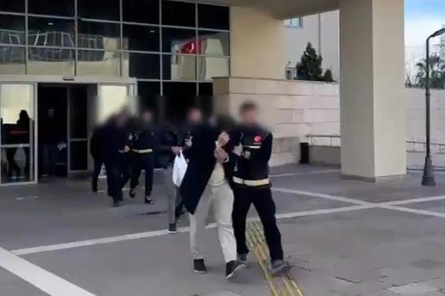 Osmaniye’de El Bombası Olayı Sonrası Büyük Operasyon: 6 Şüpheli Tutuklandı