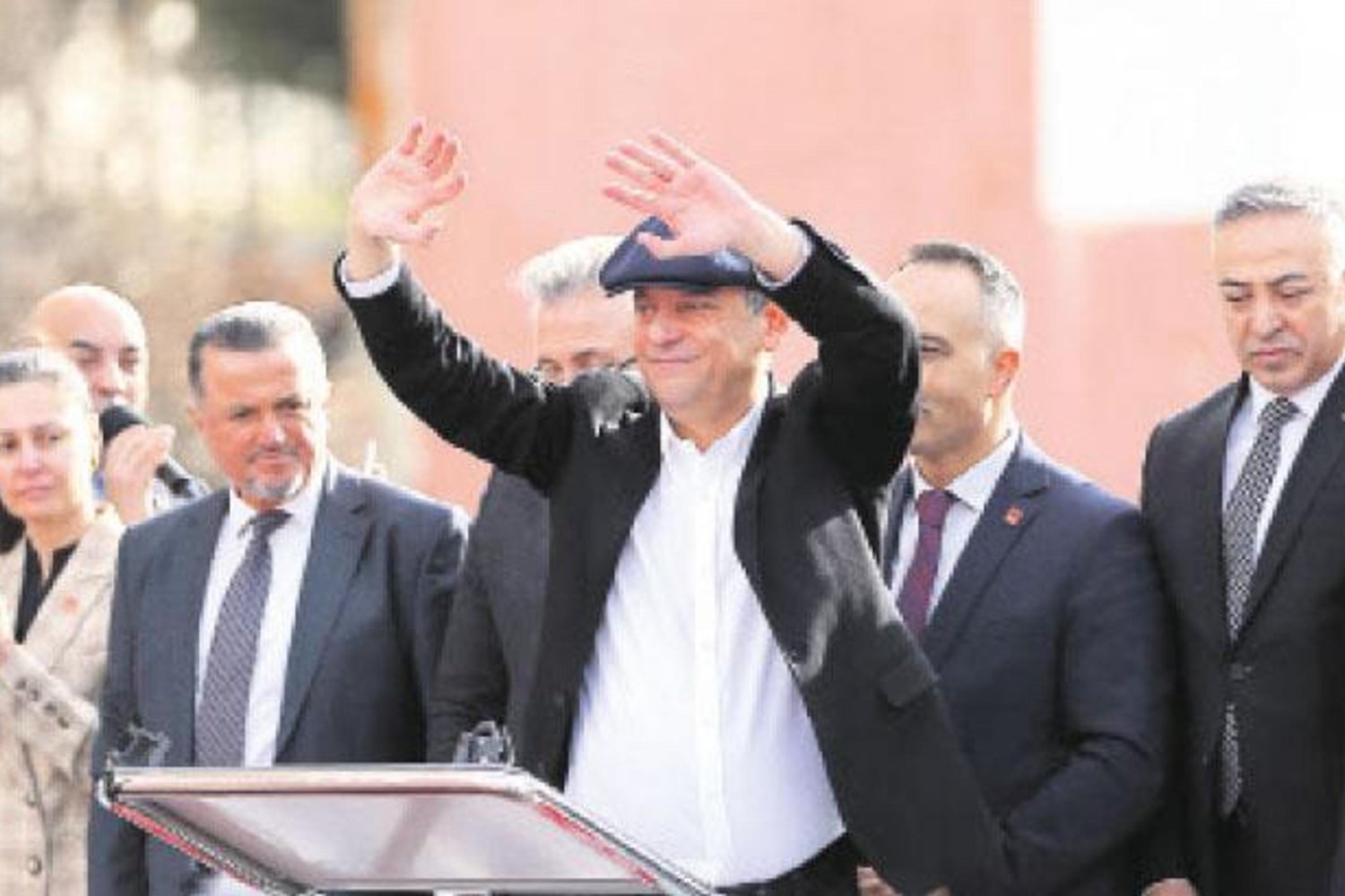 İstanbul Seçimleri ve Siyasi Gelişmeler: Özel'den Kritik Açıklamalar