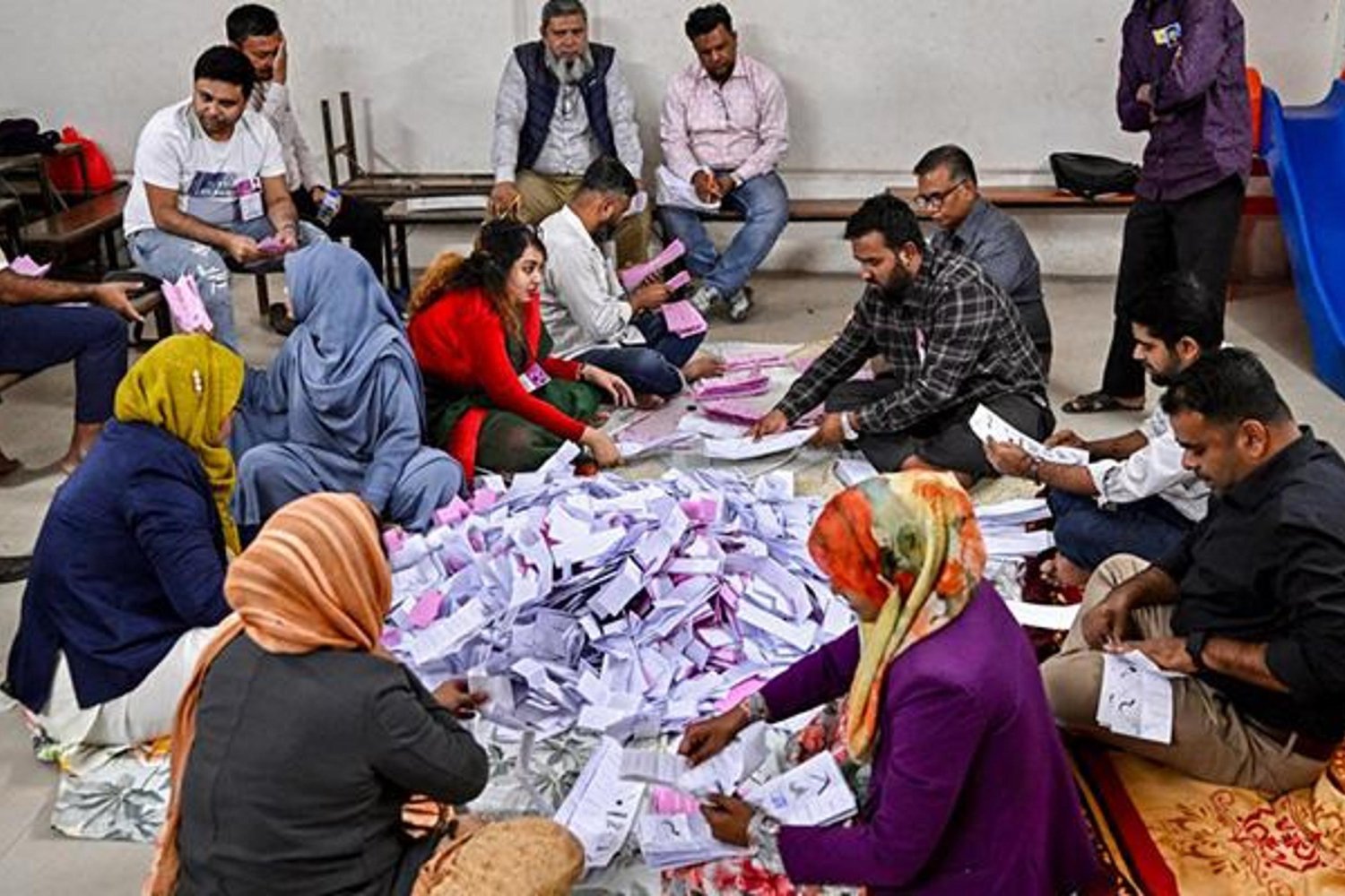 Bangladeş'te İlk Seçim Zaferi: BNP Salt Çoğunluğu Sağladı