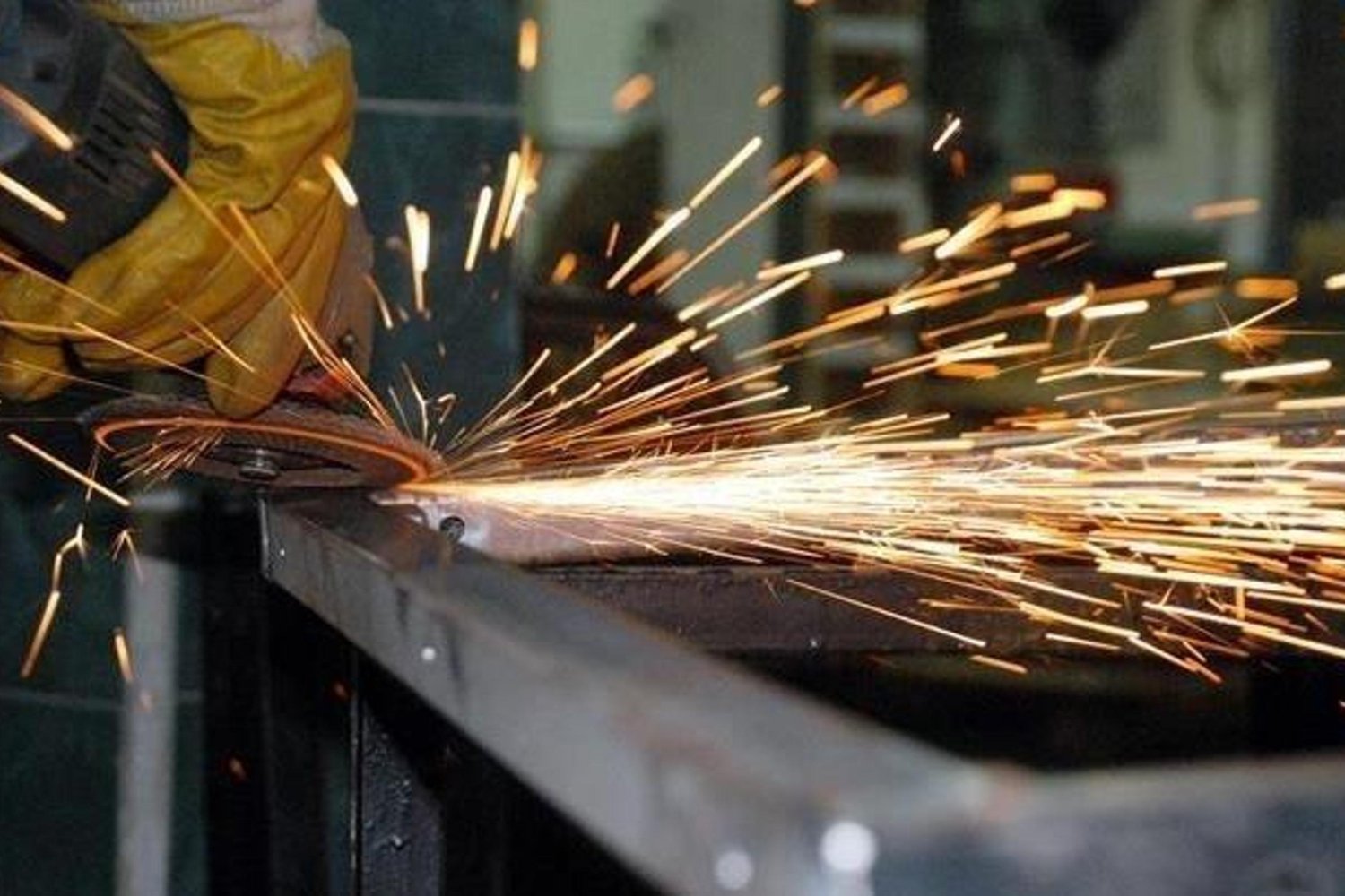 Sanayi Güven Endeksi Şubat'ta Gelişiyor: Üretim ve Siparişler Artışta