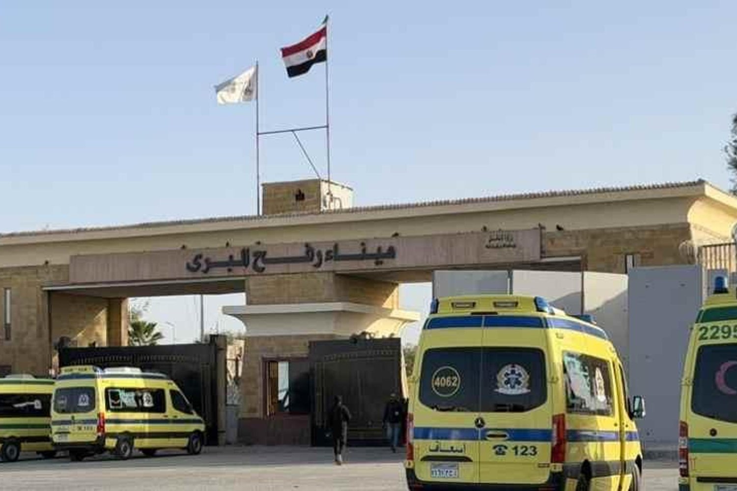 İsrail Refah Sınır Kapısı Çift Yönlü Açıldı: Gazze'ye Geçişler Koordinasyonla Yapılıyor