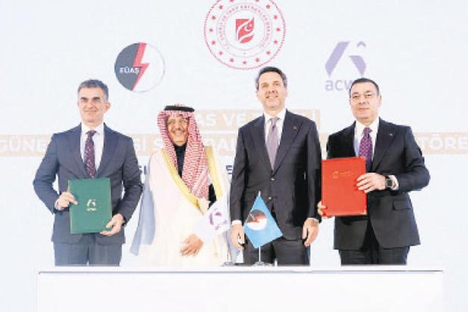 Türkiye Güneş Enerjisinde Hedefi Yükseltiyor: 120 GW Güce Ulaşacak