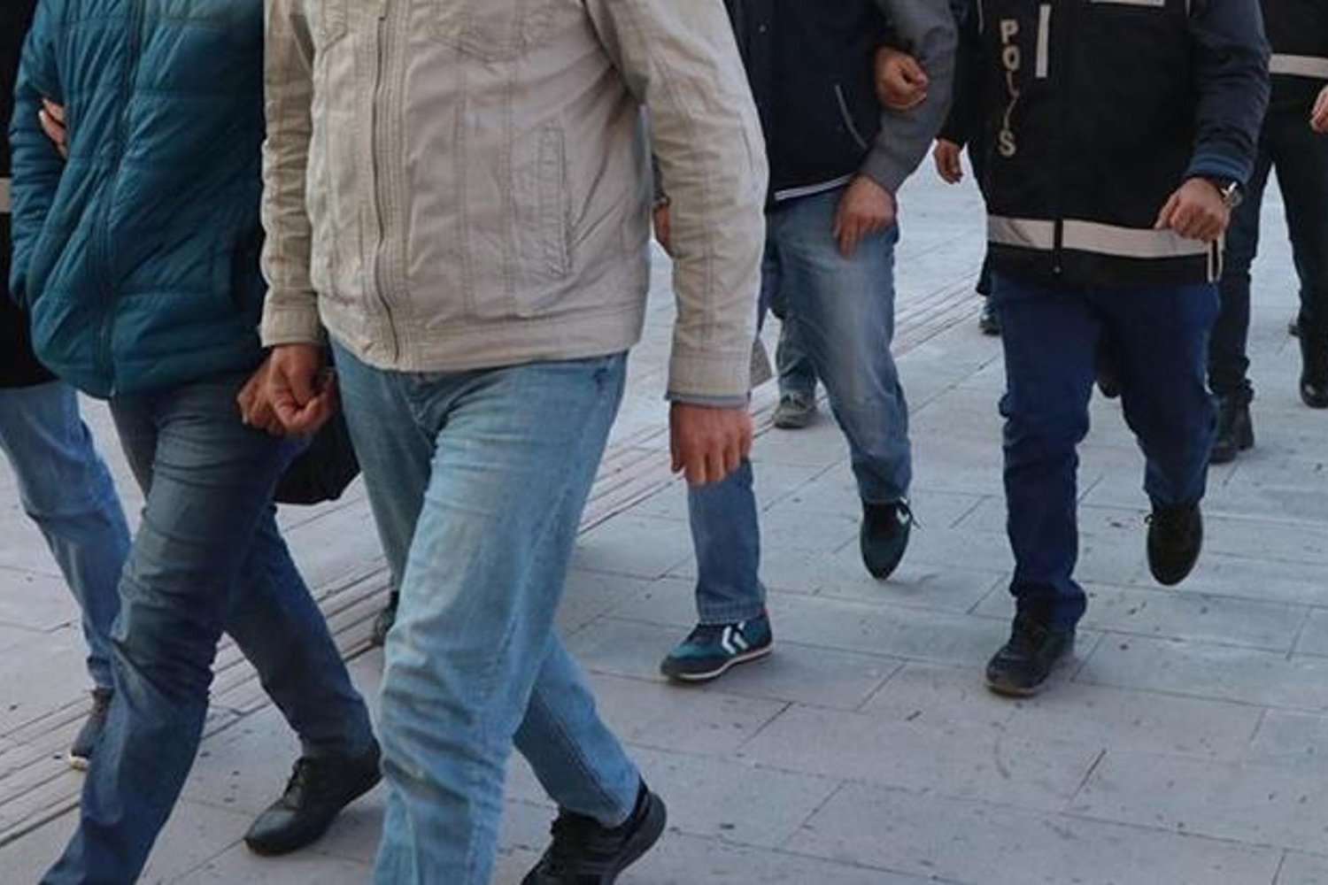 İstanbul'da Oturum Belgesi Dolandırıcılığı: 9 Şüpheli Gözaltında