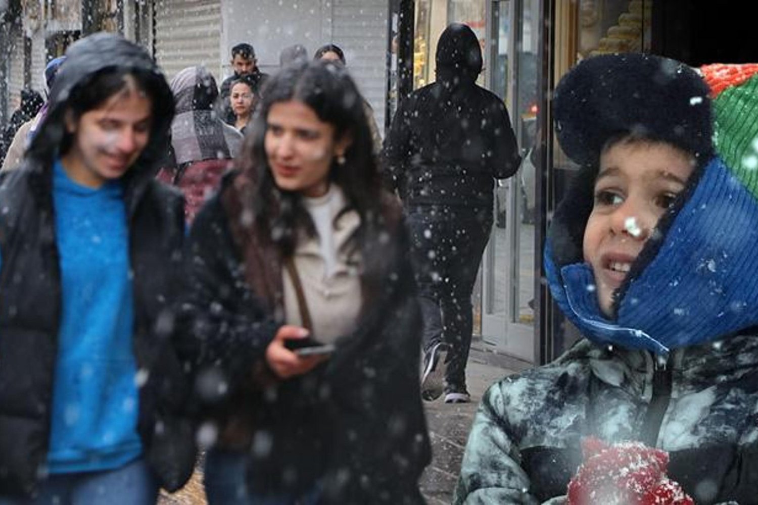 İstanbul ve Ege'de Sert Hava Koşulları Uyarısı: Kuvvetli Yağışlar ve Fırtına Çığlık Atıyor!