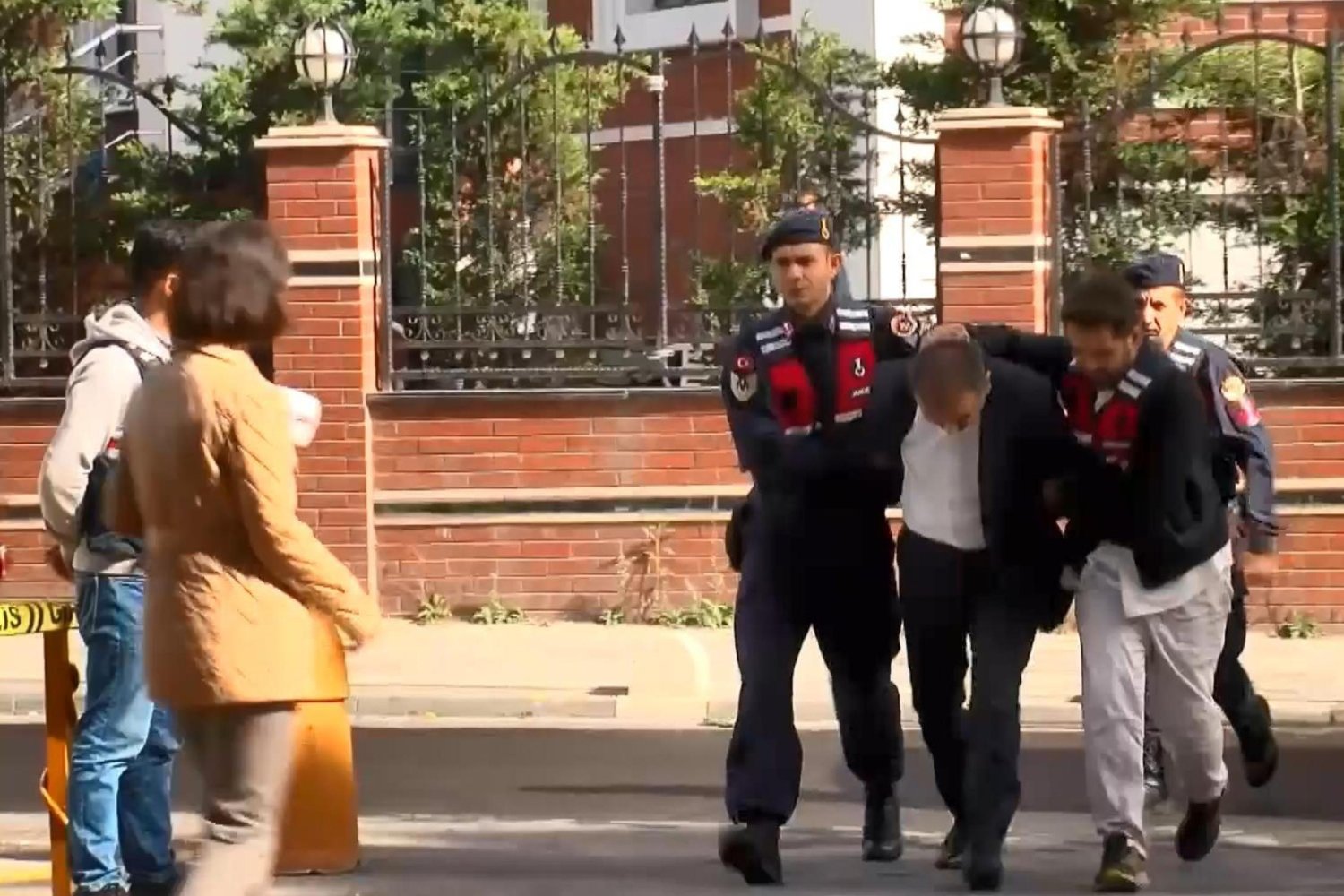 Yenidoğan Çetesi Davasında 5 Yıl 6 Ay Hapis Cezası Verildi: Sanıklar Hakim Karşısında