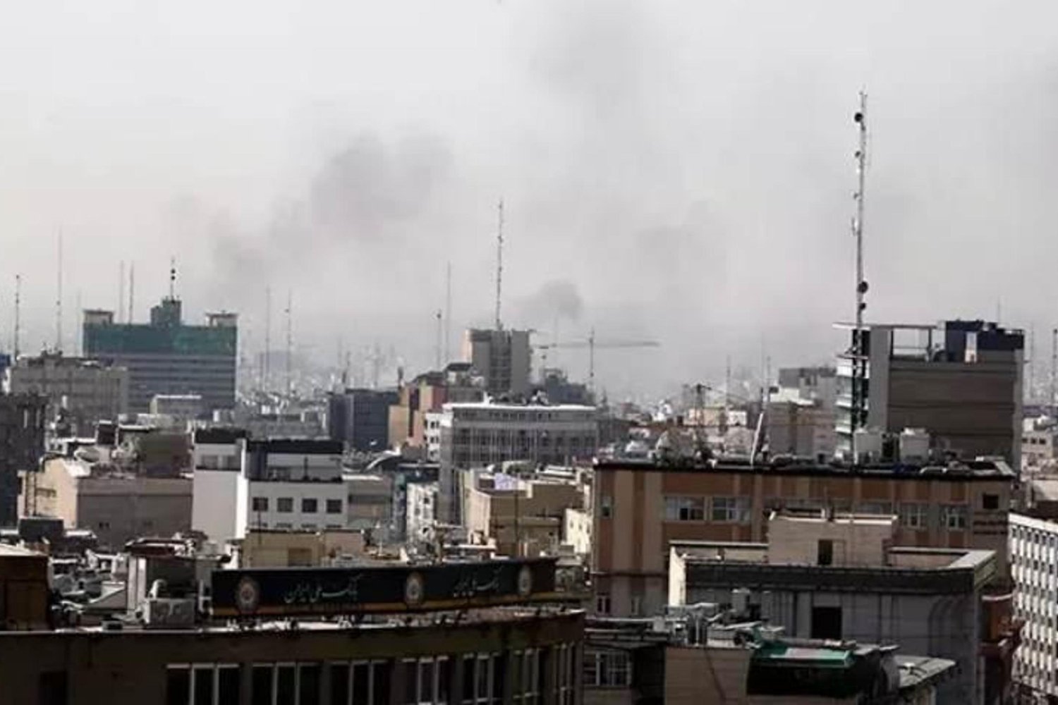 İsrail İran'a Saldırdı! Tahran'da Patlamalar ve Tel Aviv'de Sirenler Çalıyor