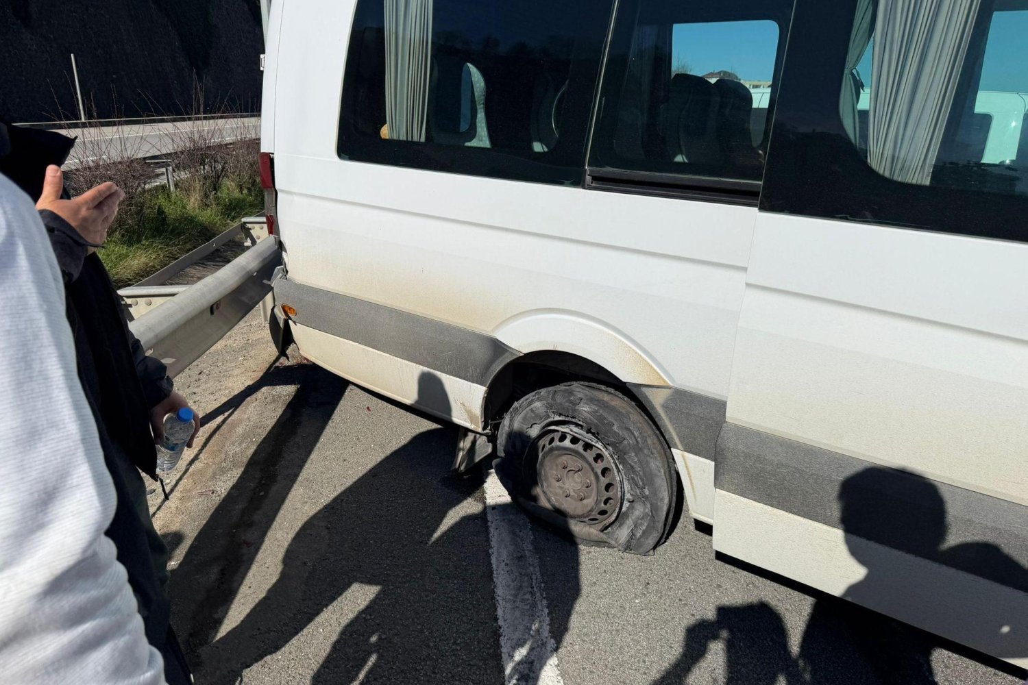 Trabzon’dan Geri Dönüşte Minibüs Lastiği Patladı: Yaralanma Yok