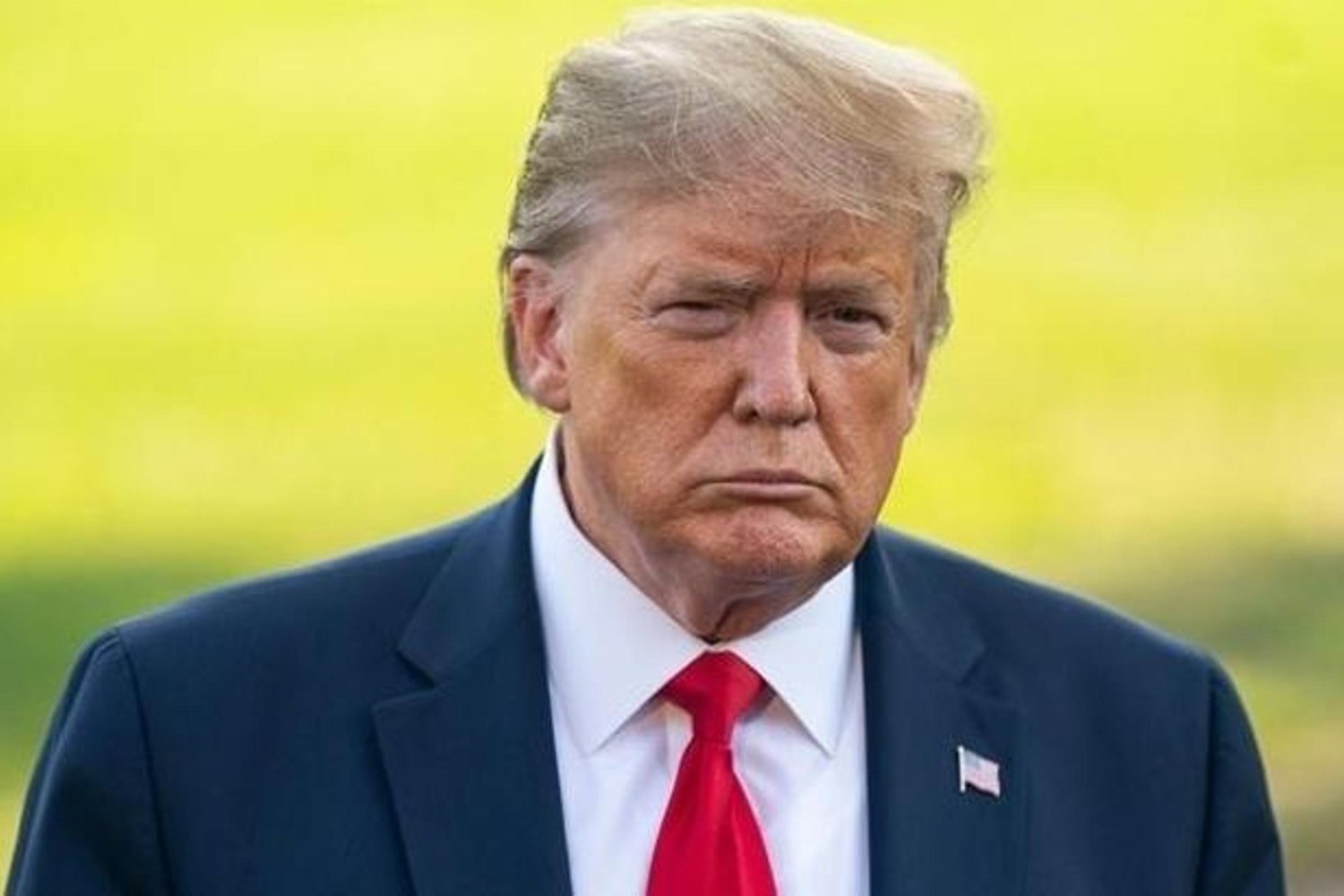 Trump Oval Ofis'te Bütçe İmzaladı: Ukrayna Savaşı ve Barış Çabaları