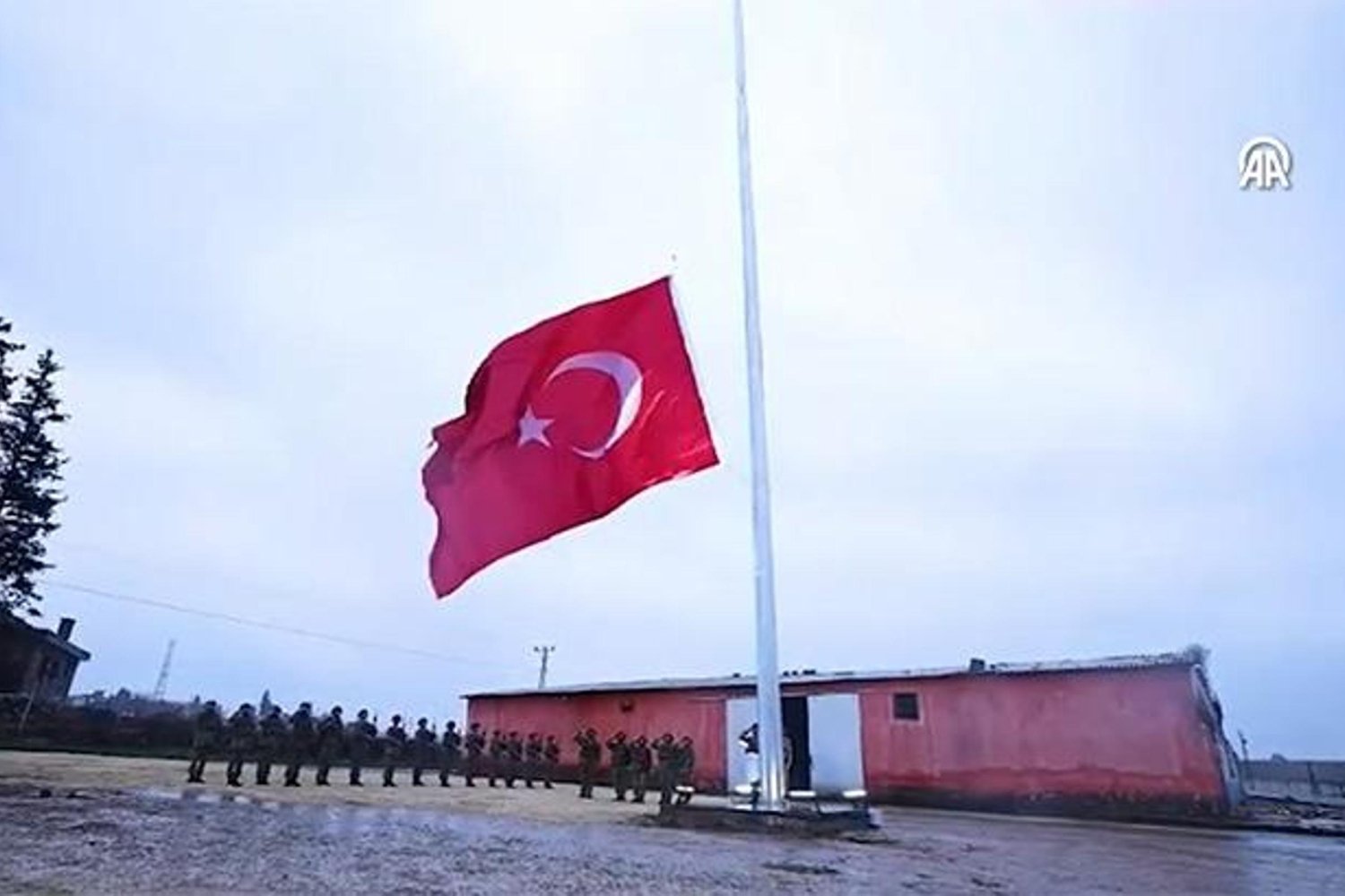 Türk Bayrağına Yapılan Saldırının Ardından Nusaybin'de Dev Gönder Yükseltildi