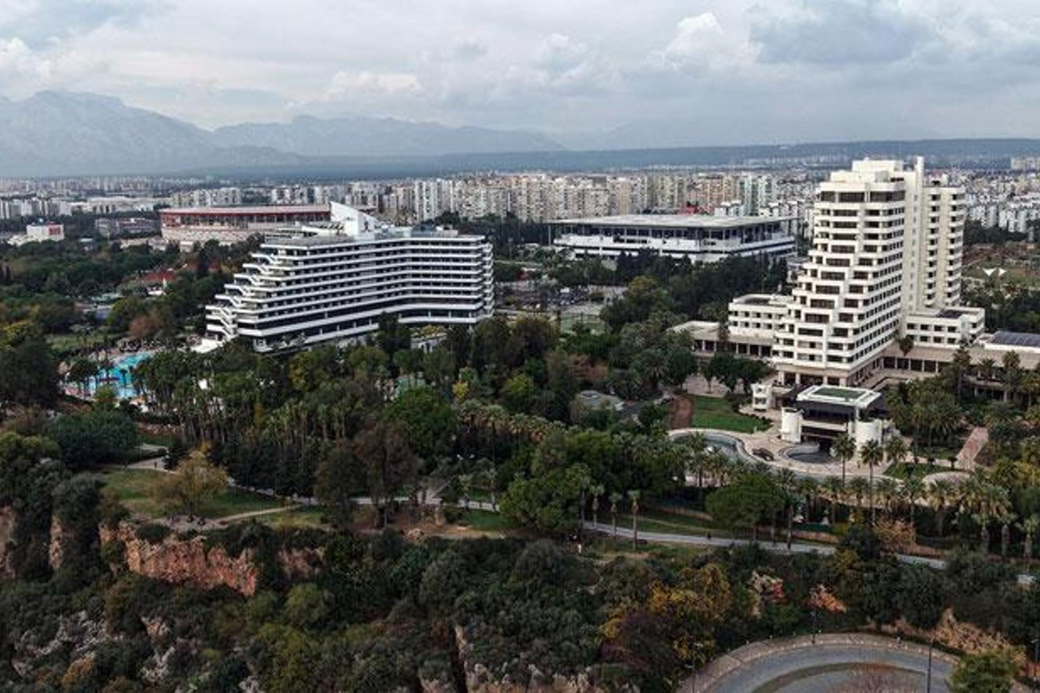 Antalya'da 70 Yıllık Miras Davaları ve Tapu İptalleri Artarken Milyarlarca Liranın İçinde Bulundukları Arazi Davaları Dikkat Çekiyor