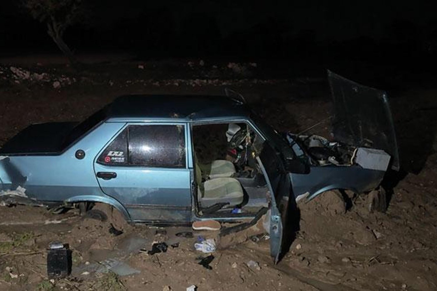 Uşak'ta Trafik Kazası: Otomobil 5 Metre Yükseklikten Tarlaya Düştü