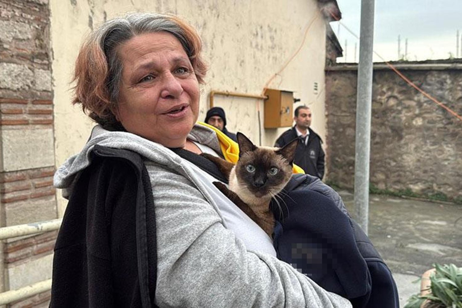 Beyoğlu'nda Yangın Sonrası Yangın ve Kedilerin Hikayesi!