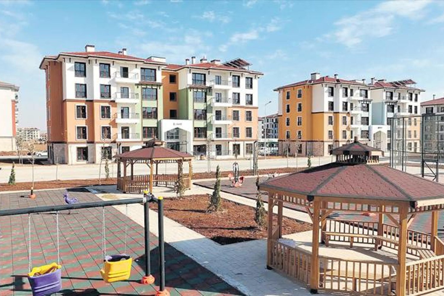 Deprem Sonrası Devlet Destekli Konut Seferberliğiyle 455 Bin As◆rin Yeni Evlere Kavuşuyor!