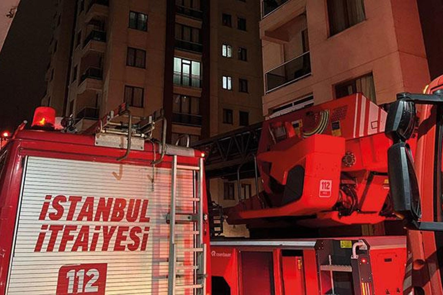 Merkezefendi’de Otomobil Yangını: 4 Araç Hasar Gördü